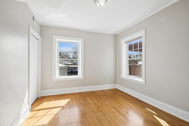 Building Photo - 4945 N Kilpatrick Ave