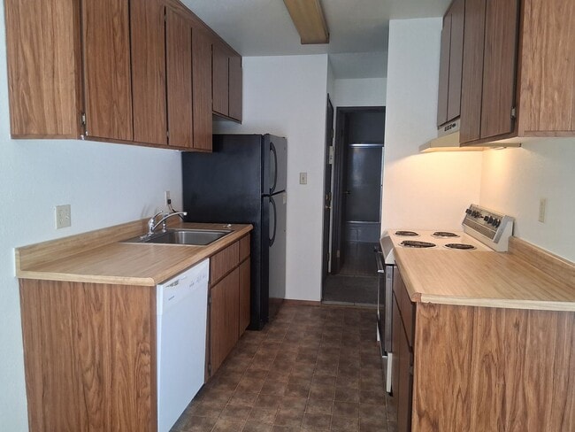 Building Photo - Cute One Bedroom With Swimming Pool, Club ...