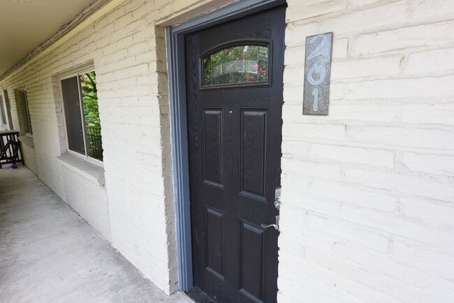 Building Photo - 2 bed room unit with Downtown Austin views!