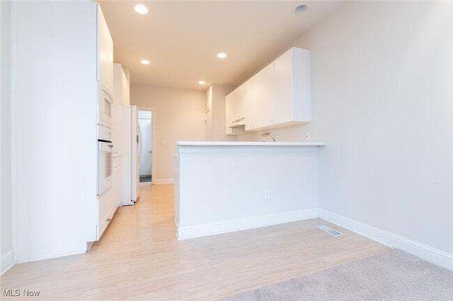 Building Photo - 3194 Richmond Rd