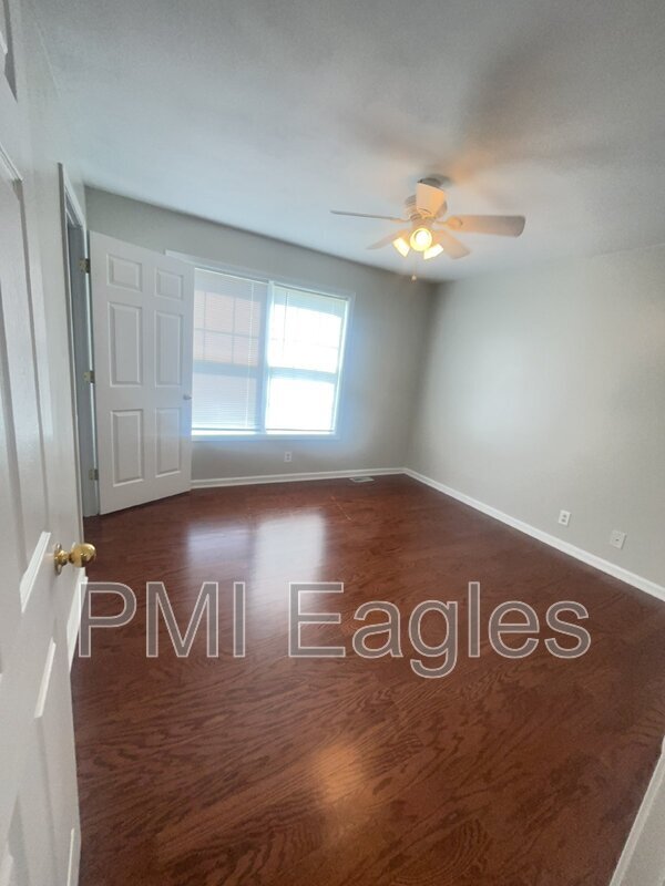 Building Photo - 102 Milard Ct
