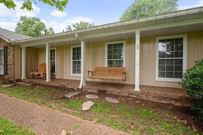 Building Photo - Beautiful Brick Ranch Home in Franklin