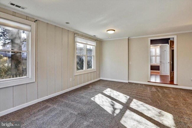 Building Photo - 722 Genessee St