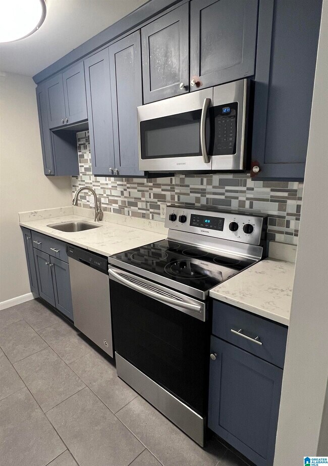 Building Photo - 3350 Altamont Rd