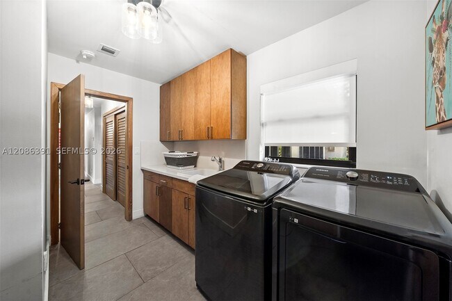 Building Photo - 419 Alamanda Dr