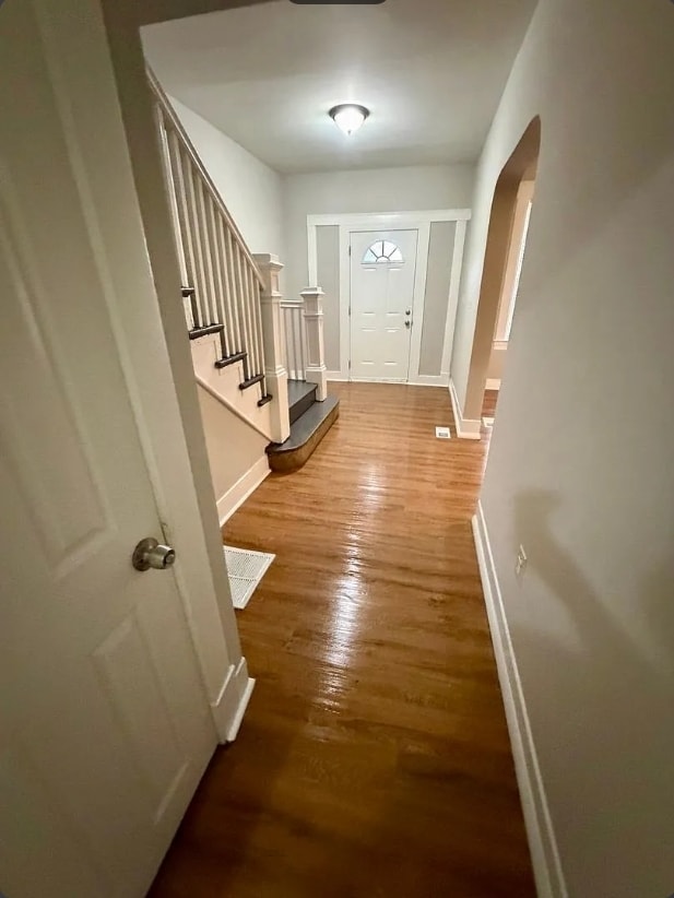 Building Photo - 4 Bedroom with 3 Bathrooms