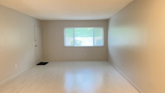 Building Photo - Amazing Grand Terrace Home