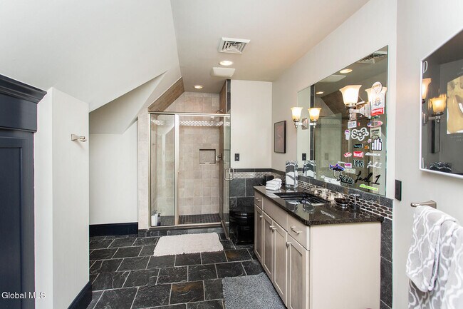 Building Photo - 106 Greenfield Ave