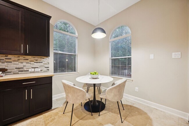 Building Photo - 5407 Lillian St