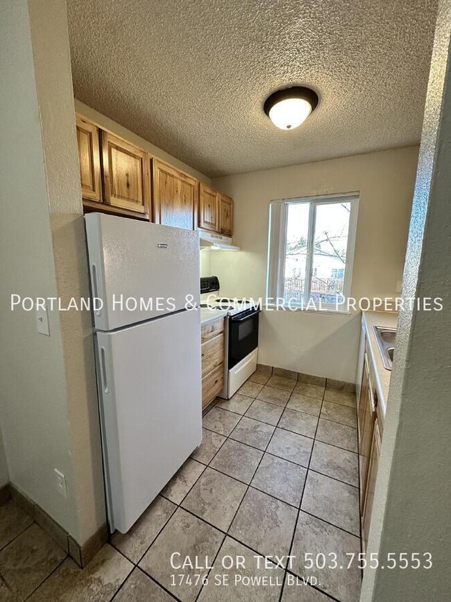 Building Photo - 3 - Bedroom Apartment, Upstairs, Near Tran...