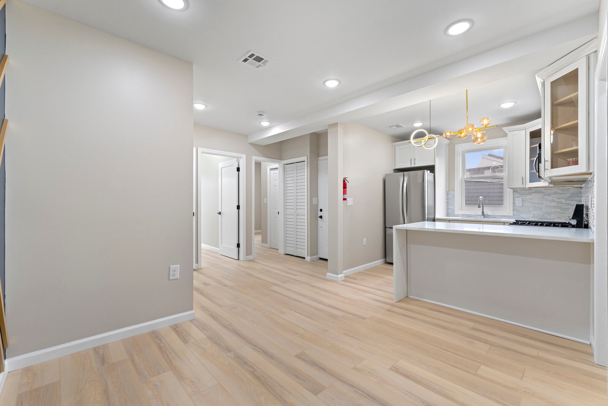 Dining - 40 Lewis Ave