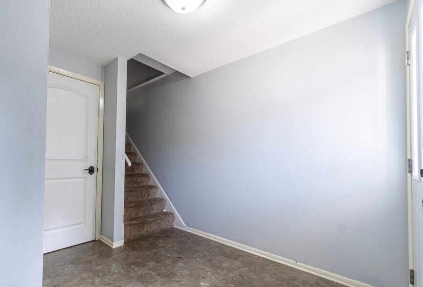 Building Photo - 2363 Dorland Ln E