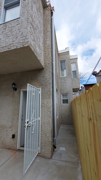 Building Photo - 1510 W Hazzard St