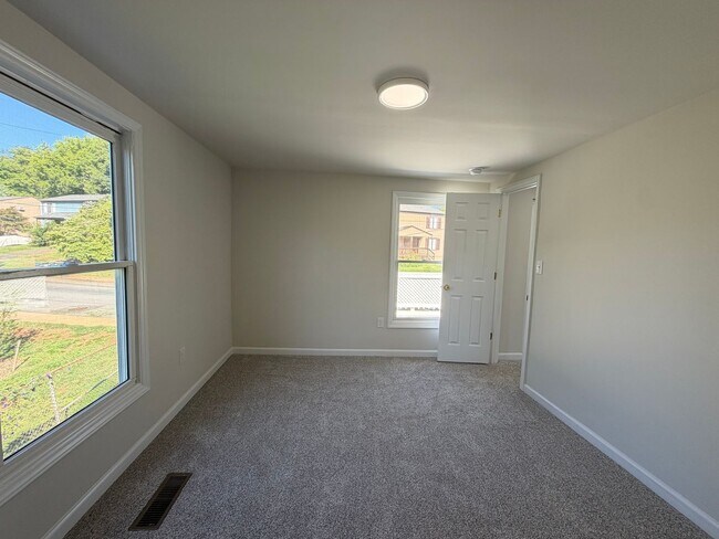 Building Photo - 908 Rives St