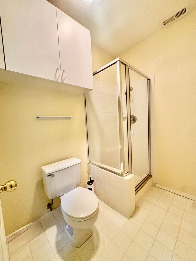 Building Photo - Spacious 3 Bed + Office | 3 Bath | 3-Car G...