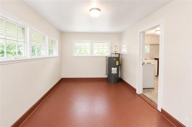 Building Photo - 1360 Cunningham Rd SW