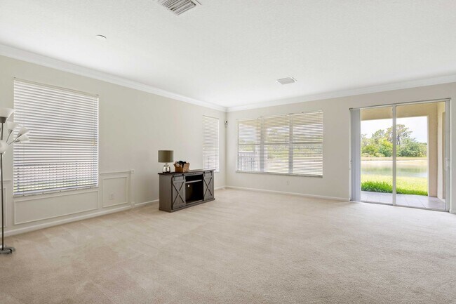 Building Photo - 4/3.5 in Wesley Chapel!