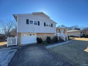 Building Photo - 9904 Willow Cove Rd SE