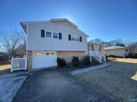 Building Photo - 9904 Willow Cove Rd SE