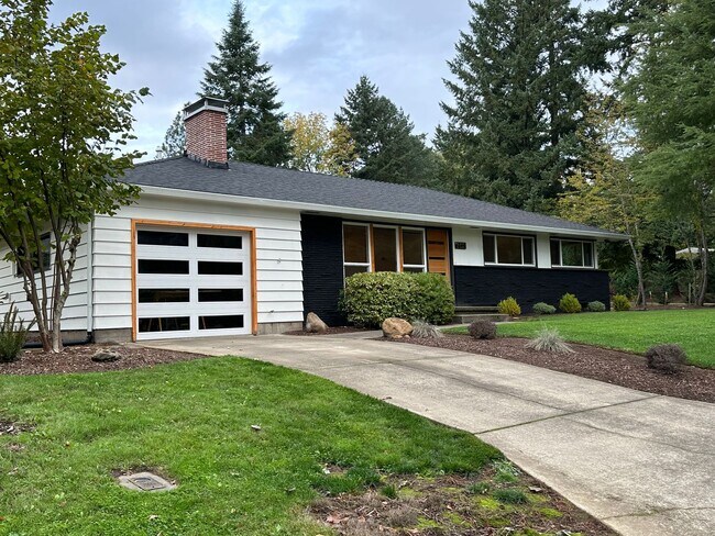 Building Photo - GORGEOUS RANCH STYLE HOME ON HUGE MANICURED LOT IN GARDEN HOME IN SW PORTLAND
