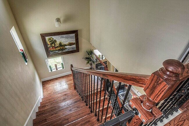 Building Photo - 1137 W 24th St