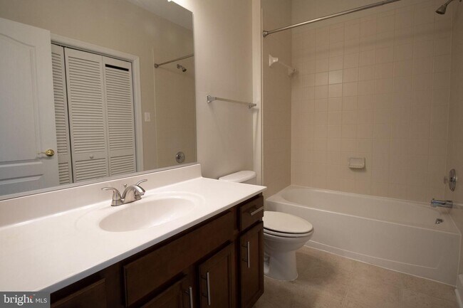 Building Photo - 522 Jurgensen Pl