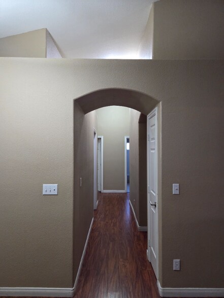 Building Photo - 2602 Roaring Lion Ave