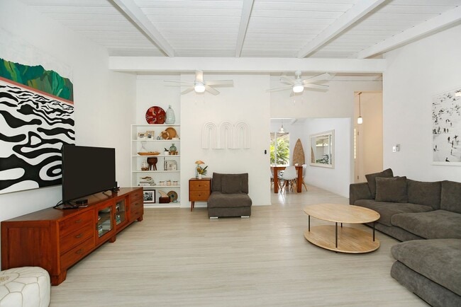 Building Photo - 735 Kapulena Loop