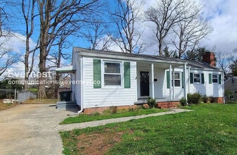 Building Photo - 2714 Stratford Dr