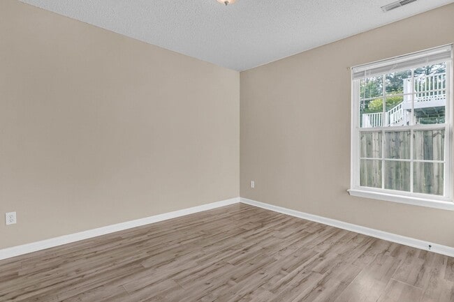 Building Photo - 1004 Cobblestone Blvd