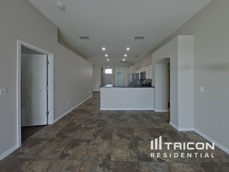 Building Photo - 2684 Willow Glen Cir