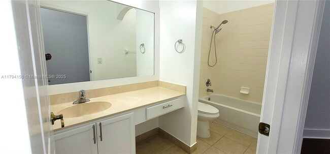 Building Photo - 4451 Laurel Pl