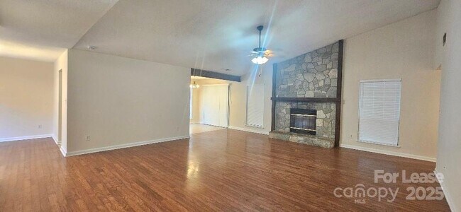 Building Photo - 3738 Sweetgrass Ln