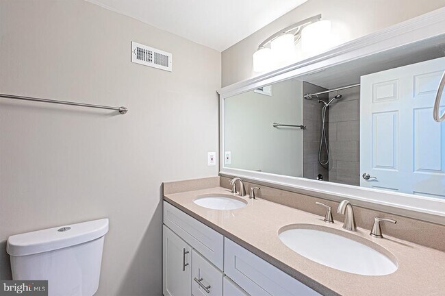 Building Photo - 9705 Locust Hill Dr