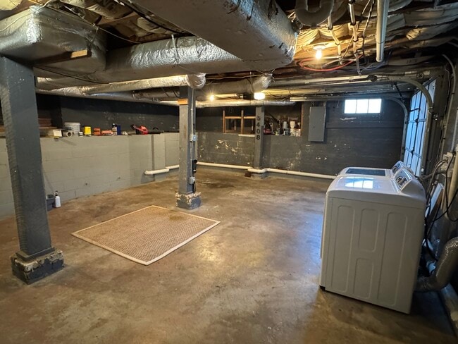 Building Photo - 5408 Villa Rd