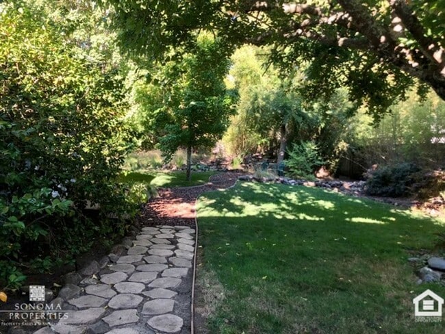 Building Photo - Inviting 3BD/2BA Home in Glen Ellen