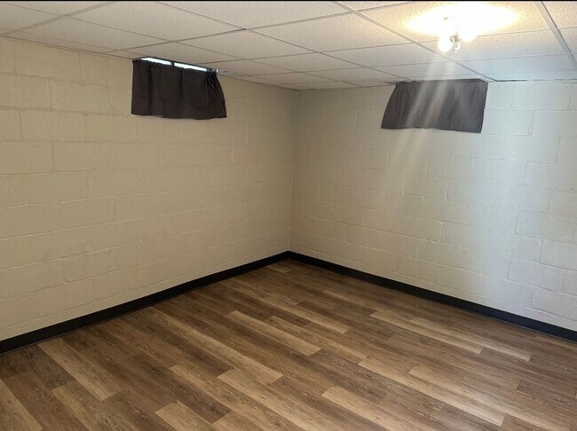 Building Photo - JP409-411 E. Bismark