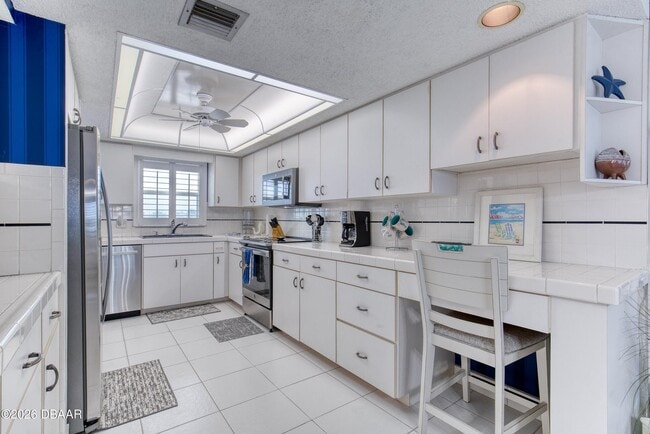 Building Photo - 2290 Ocean Shore Blvd