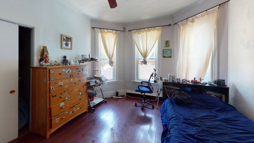 Primary Photo - 23 Endicott Ave