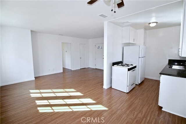 Building Photo - 6951 Simpson Ave