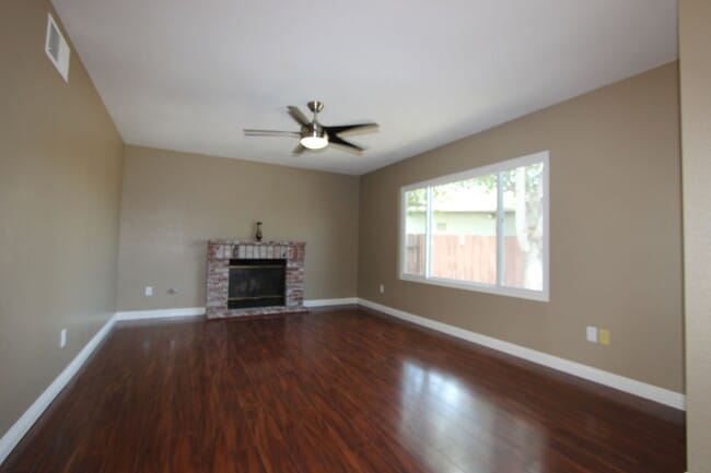 Building Photo - Beautiful 4 bedroom 2 bathroom home in Mira Mesa available now