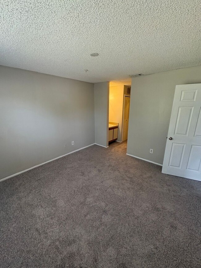Building Photo - 1 bed 1 bath First Floor!!
