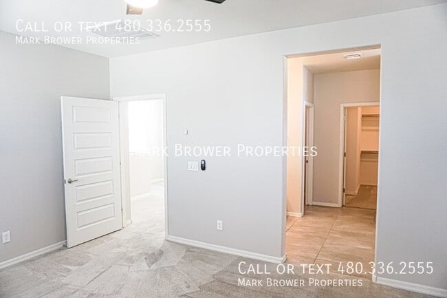Building Photo - 2268 S Henry Ln