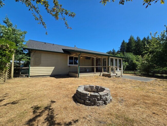 Building Photo - Port Ludlow Farmhouse for Rent, Freshly Updated and Available Now!