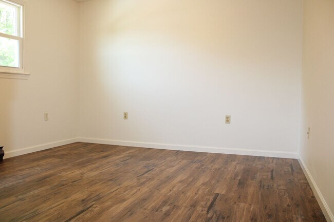 Building Photo - 109 Twin Hills Rd