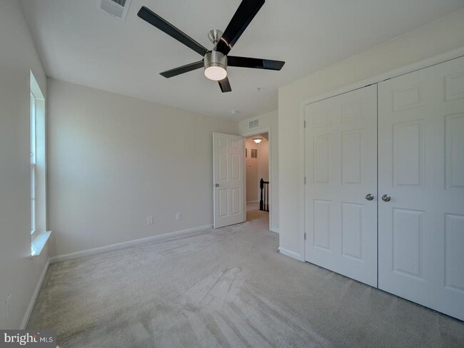 Building Photo - 45818 Winding Branch Terrace