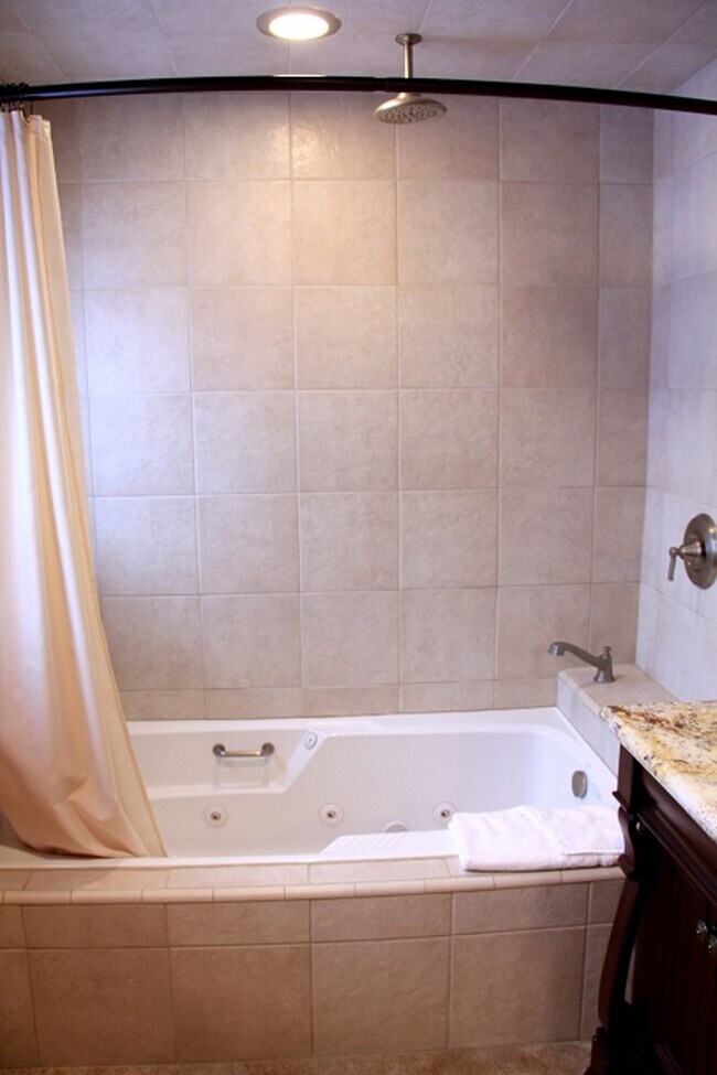 Building Photo - 8033 Larkspur Ln