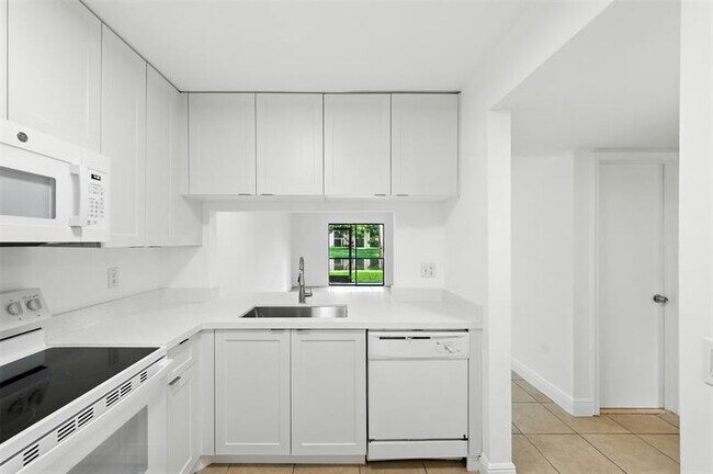 Building Photo - 141 NW 93rd Ave