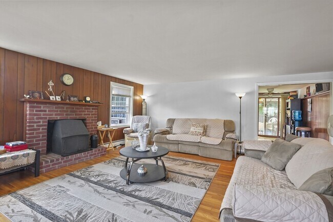 Building Photo - 26 Melanie Cir