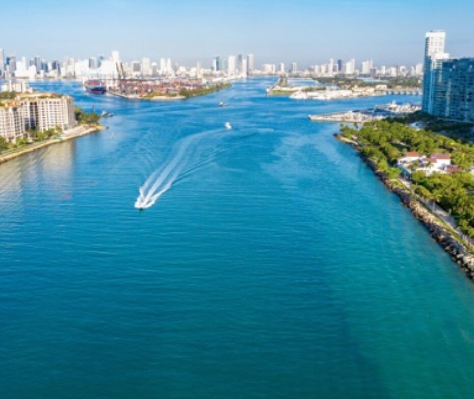 Building Photo - 400 S Pointe Dr